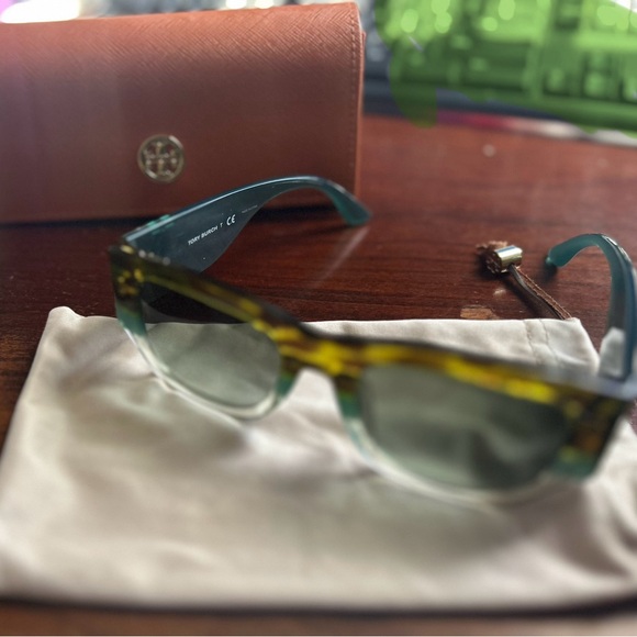 Tory Burch Miller Sunglasses - Picture 4 of 5